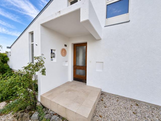 5.5 Zimmer Haus mit Garten in Gempenach mieten
