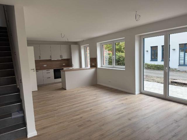 5,5 Zimmer Reihenhaus 120m² Garten Terrasse Endhaus Eckhaus Wärmepumpe Wallbox Neumünster