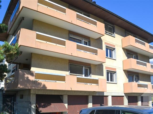 5,5 Zimmer Wohnung mit 2 Balkonen je 18 m² und privatem Garten