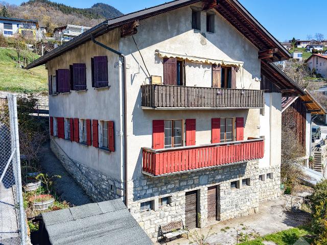 5,5 Zimmer Wohnung + Scheune/Garage, herrliche Aussicht, ruhig, sonnig