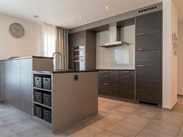 5.5 Zimmer, 140 m², 1. Stock