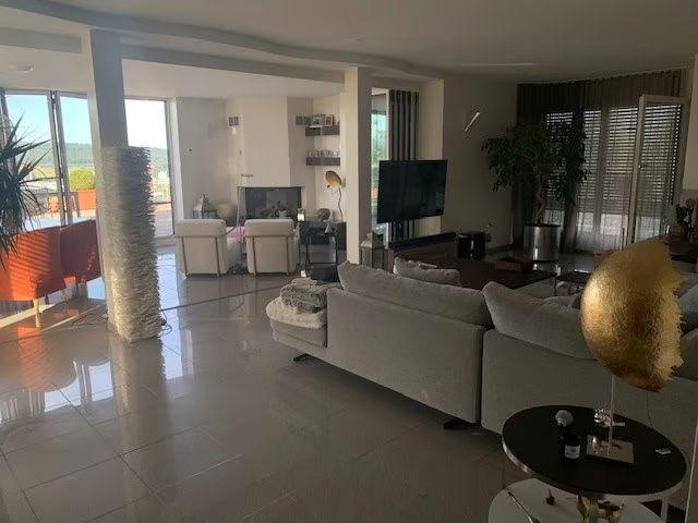 5.5 Zimmer, 145 m², 2. Stock