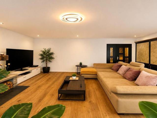 5.5 Zimmer, 160 m², 2. Stock