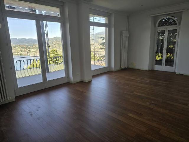 5.5 Zimmer, 160 m², 3. Stock