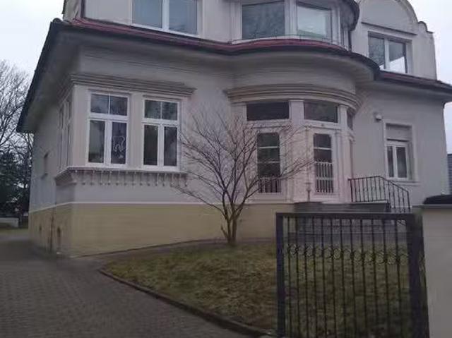 5,5 Zimmer 100 m² 580 € Kaltmiete Wohnungen in Helbra