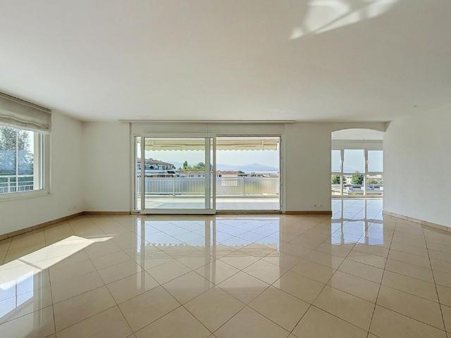 5.5 Zimmer, 200 m², 1. Stock