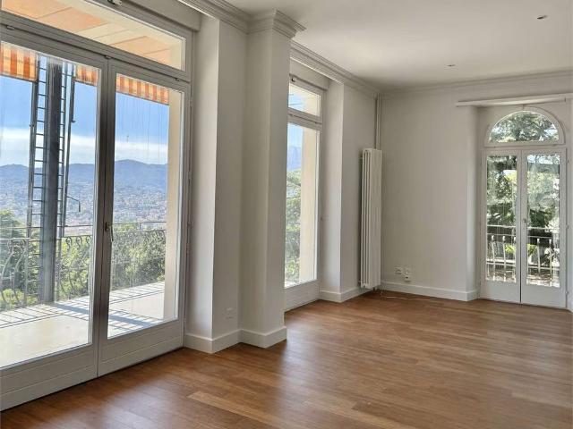 5.5 Zimmer, 200 m²