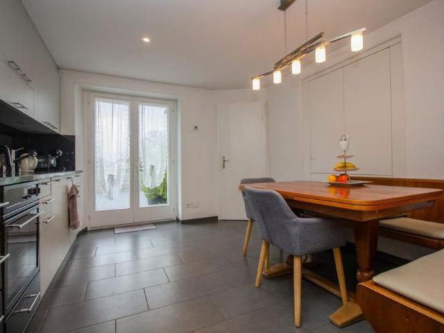5.5 Zimmer, 220 m², 1. Stock