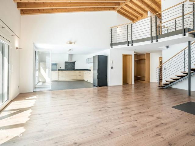 5.5 Zimmer, 220 m², 4. Stock