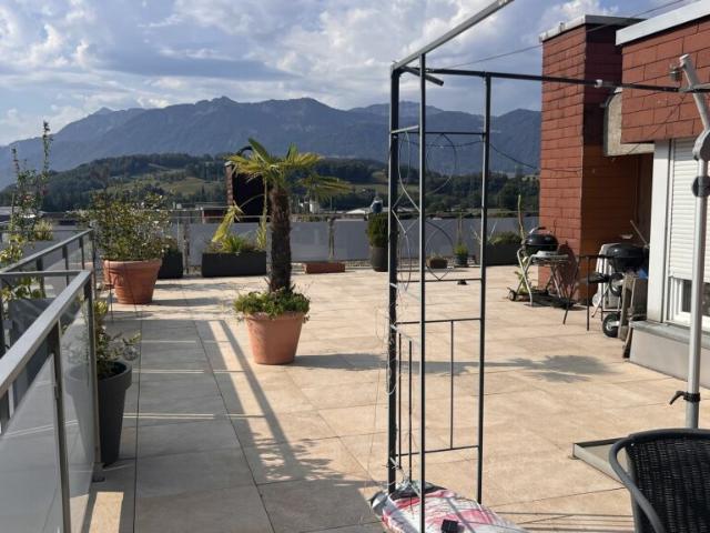 5.5 Zimmerwohung mit grosszügigem Grundriss und Terrasse wartet auf Sie!