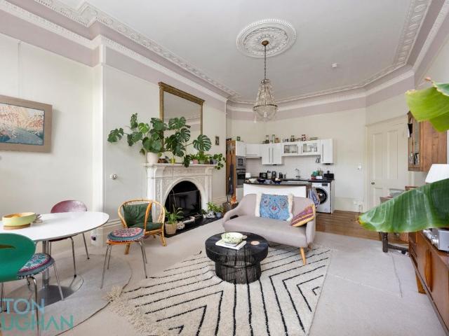5 6 Sussex Square, East Sussex BN2 2 bed apartment to rent £1,900 pcm £438 pw