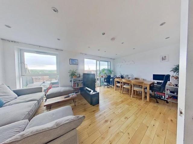5 7 New York Road, LEEDS 2 bed apartment to rent £1,600 pcm £369 pw