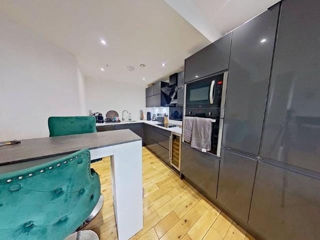 Tate House 5 7 New York Road, Leeds LS2, 2 bed flat to rent, £1,500 pcm | PrimeLocation
