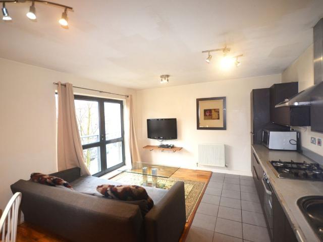 5 7 Parham Drive IG2, 1 bed flat to rent, £1,450 pcm | PrimeLocation