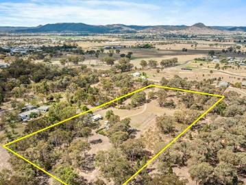 5.8 ACRES OF ENDLESS POTENTIAL ON TOWNS DOORSTEP