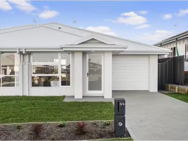 5A Anston Street, Farley Townhouse for rent Listed by Christo.