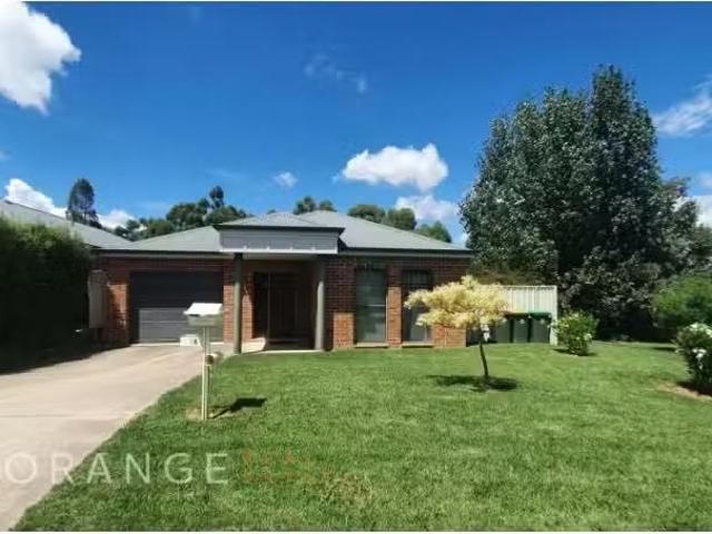 5A Brooklands Drive, Orange House for rent Listed by Fiona Sm.