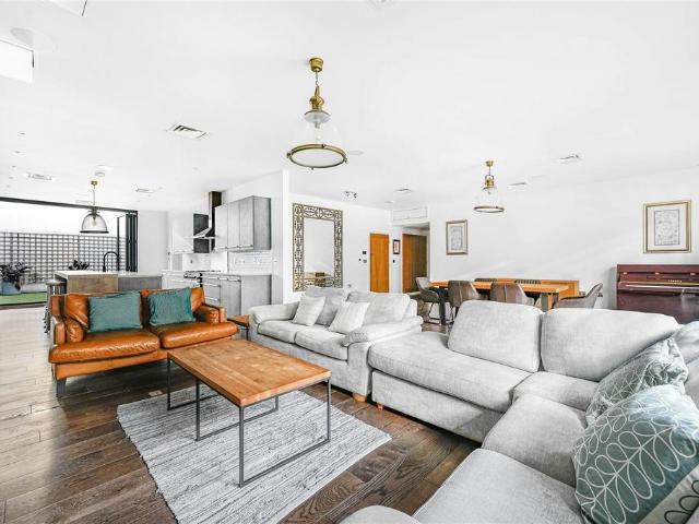 5A Club Row, Spitalfields, London, E1 6JX, United Kingdom | 3 bed apartment for rent #136750457 | Rentberry