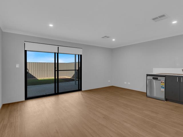 5a Forbury Street Lakelands, WA 6180