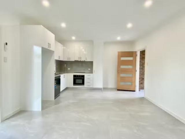 5A Gregory Avenue, OXLEY PARK House for rent Listed by Rosie.