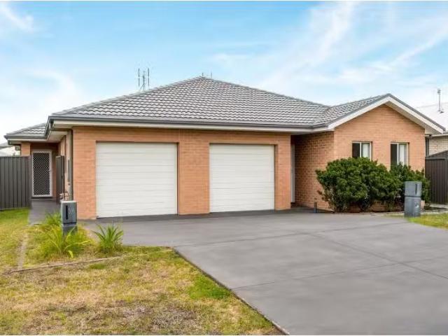5A Morecambe Circuit, Thornton Townhouse for rent Listed by H.