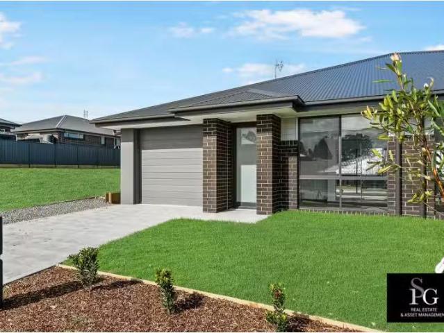 5b Wickersley Street, Farley Townhouse for rent Listed by Rea.