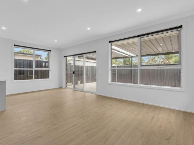 5b Lorna Road, Para Hills SA 5096