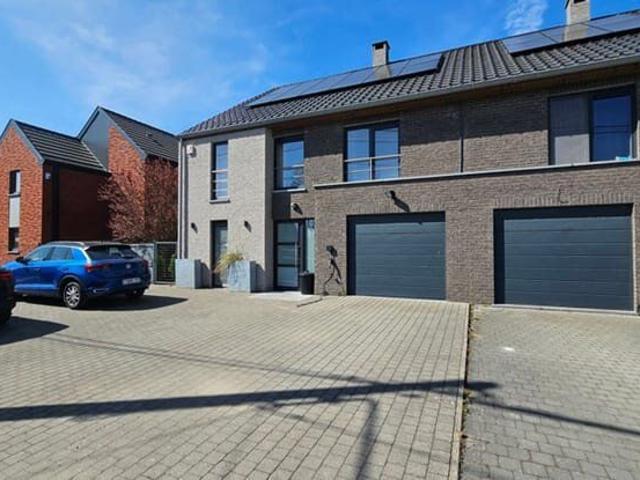 5bedrooms 1 office 2 bath 5SHAPE