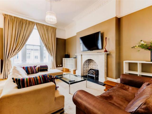 5Bedrooms, 2Bathrooms