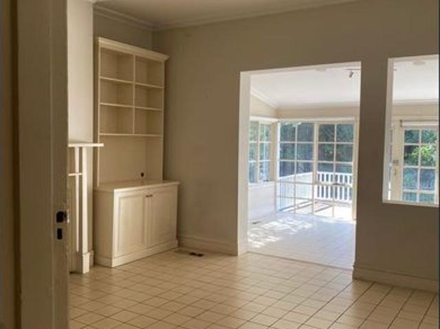 5BR large house near Train in Malvern Rd Glen Iris Great Location in Available now !