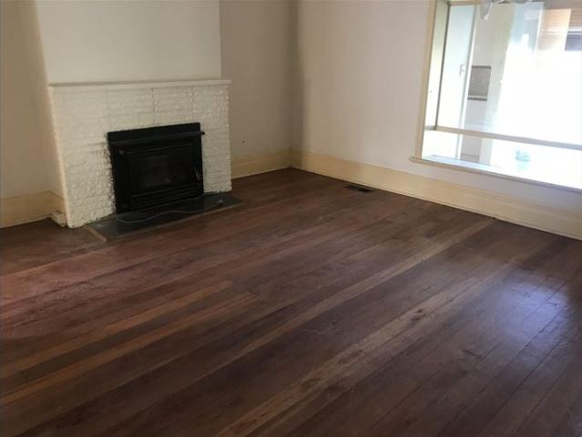 5BR large house near Train in Malvernn Rd Glen Iris Available now !