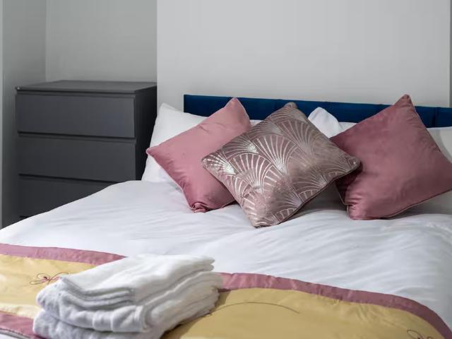5BR Sheffield Home | Sleeps 10 | Near City Centre