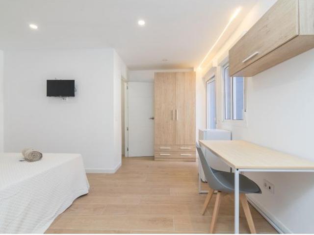 5H HABITACION INDIVIDUAL TU REFUGIO PRIVADO: HABITACIÓN CON TERRAZA, BAÑO PROPIO Y TRASTERO AL