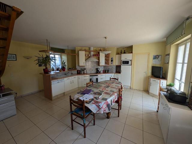 5MN DE LAMBALLE. 4 chambres garage