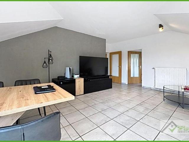 5PLUS+ HEIMAT FINDEN: GEPFLEGTE DACHGESCHOWWOHNUNG MIT SONNENBALKON IM HERZEN VON INDEN / ALTDORF