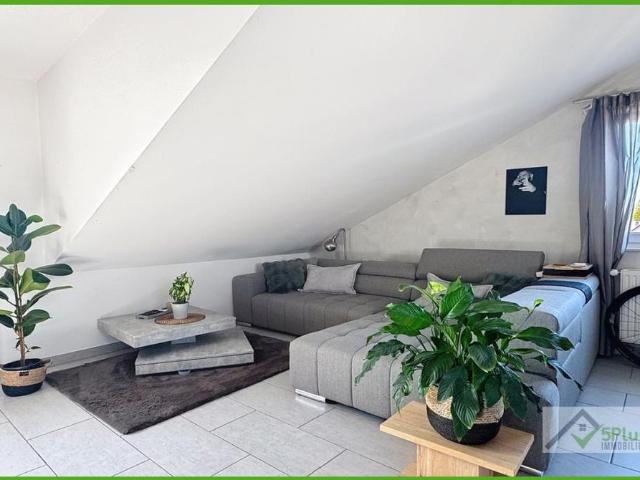 5PLUS + KLEIN, FEIN, MEIN: CHARMANTE DACHGESCHOSSWOHNUNG IN RUHIGER LAGE VON INDEN / ALTDORF