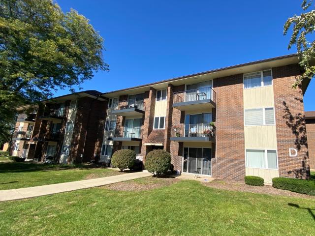 5S100 Pebblewood Lane # D10
