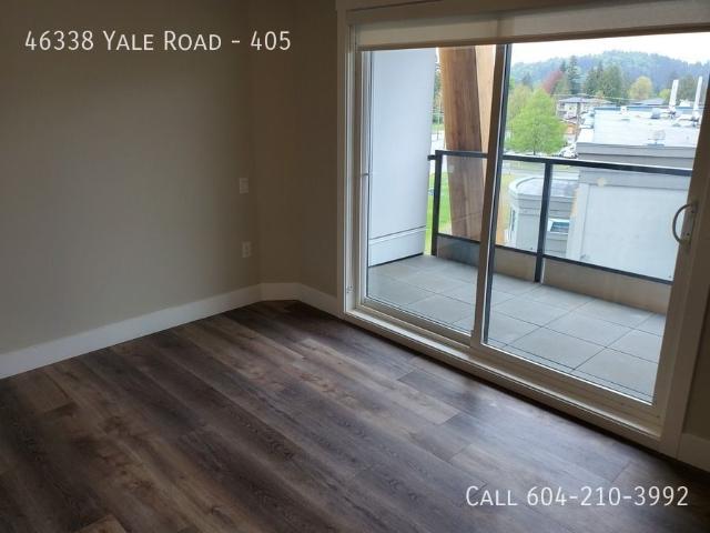 5th Floor Corner Unit in Yaletown Living