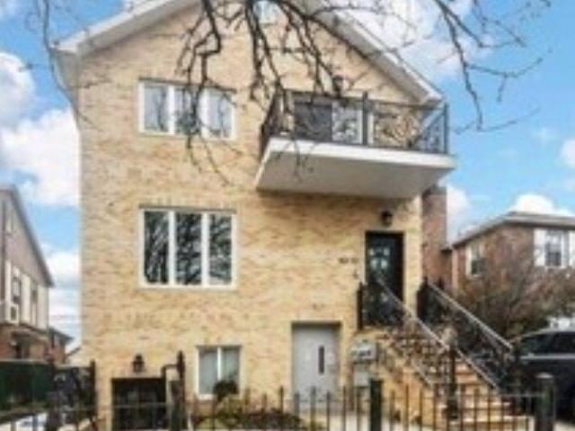 63 33 ALDERTON St, 2 beds, 2 full baths