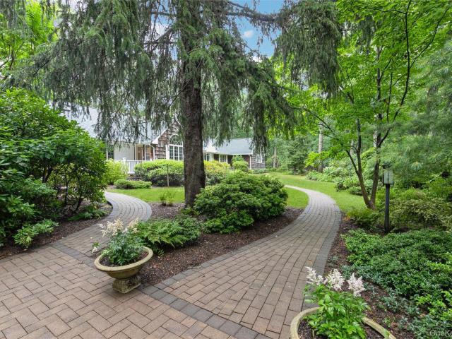 63 W Meadow Road