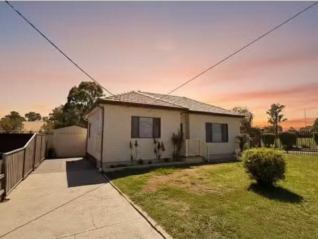 63 Carpenter Street, COLYTON House for rent Listed by Zoe Ber.