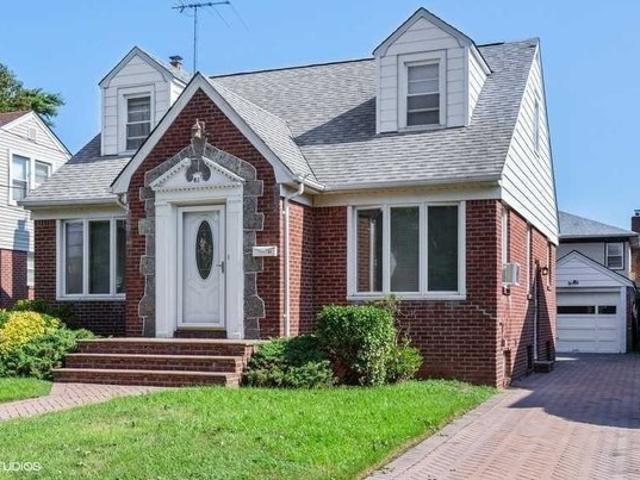 63 E Dover St, Valley Stream, NY 11580