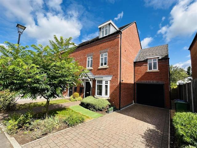 63 Henry Fowler Drive, Tettenhall 4 bed semi detached house to rent £2,600 pcm £600 pw