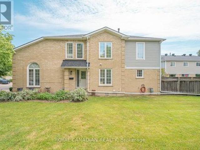 63 Heathcliffe Square, Brampton, ON, L6S 5R3 townhouse for sale | Listing ID W13452 | Royal LePage