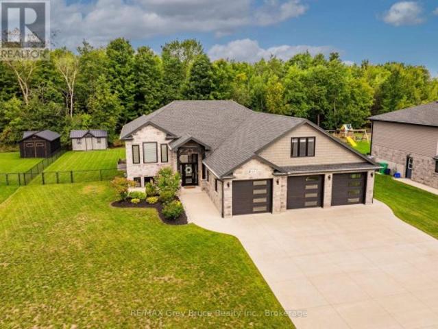 63 Howe Drive, Georgian Bluffs, ON, N0H 2K0 house for sale | Listing ID X13764 | Royal LePage