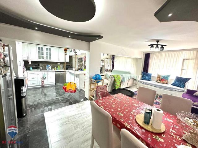 63 Karşıyaka Merkez'de Full Tadilatlı Satılık Dubleks Daire