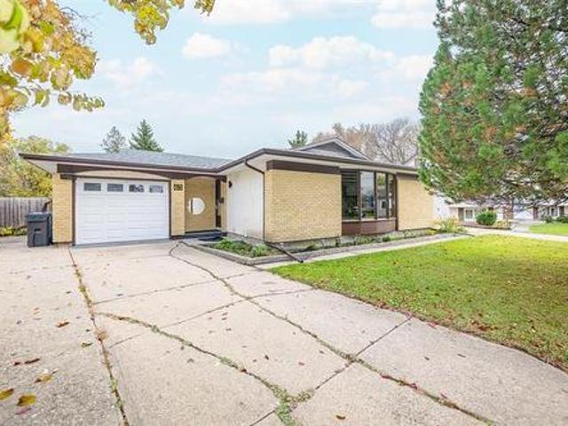 63 Magdalene Bay, Winnipeg, MB, R3T 3L3 house for sale | Listing ID 202624 | Royal LePage