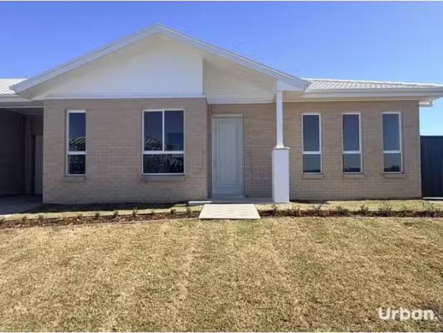 63 Mahoney Street, Lochinvar House for rent Listed by Bronlyn.