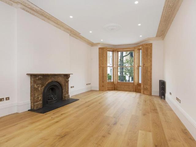 63 Oxford Gardens, London, W10 5UJ, United Kingdom | 3 bed apartment for rent #134074786 | Rentberry