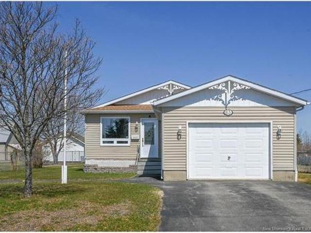 63 Parisé St, Caraquet, NB, E1W 1B6 house for sale | Listing ID NB134399 | Royal LePage